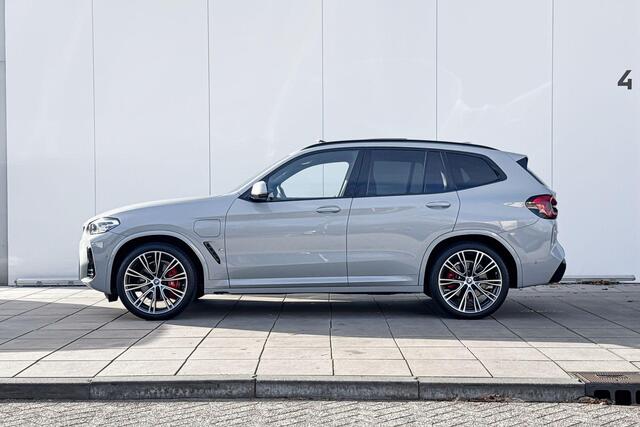 BMW X3 xDrive30e M-Sport / Harman Kardon / Head Up / Glazen Schuifdak / 21 inch / Driving Assistant / M-Stoelen / Stuurwielrand verwarming / Trekhaak