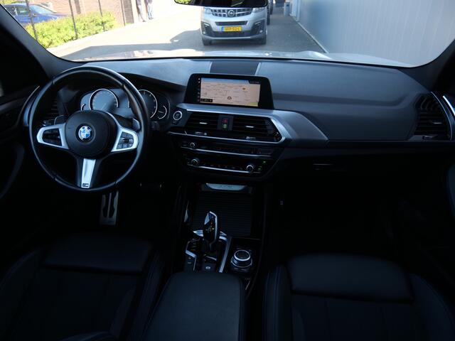 BMW X3 xDrive20i High Executive 184 Pk Automaat M-Pakket / Navi / DAB / Apple Carplay / Trekhaak afneembaar / 19 inch / Pano-dak