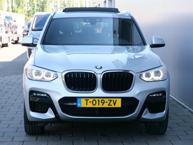 BMW X3 xDrive20i High Executive 184 Pk Automaat M-Pakket / Navi / DAB / Apple Carplay / Trekhaak afneembaar / 19 inch / Pano-dak