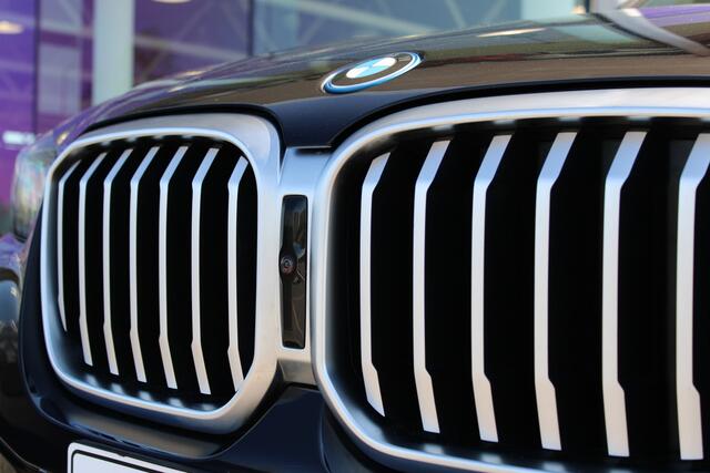 BMW X3 xDrive30e High Executive Automaat / Trekhaak / Panoramadak / Sportstoelen / Comfort Access / Adaptieve LED / Active Cruise Control / Harman Kardon