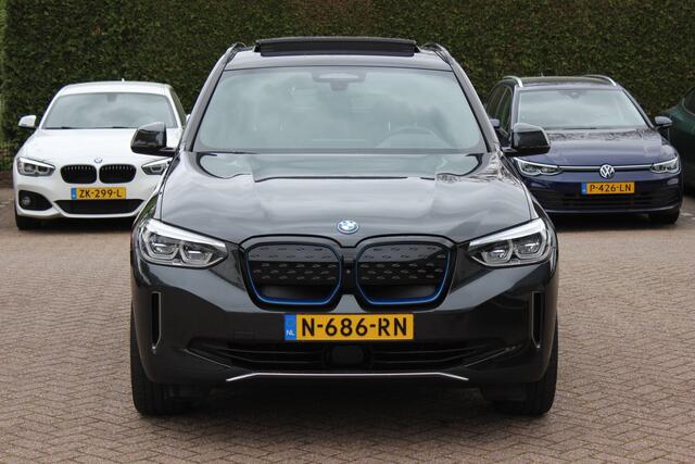 BMW X3 iX3 High Executive 80 kWh / SoH 94,9% / Trekhaak / Panoramadak / 360Camera / Head-up / 20'' / Leder / Harman Kardon / Navigatie / Memory seats / Dodehoek / DAB / Stoelverwarming / Cruise Control Adaptief