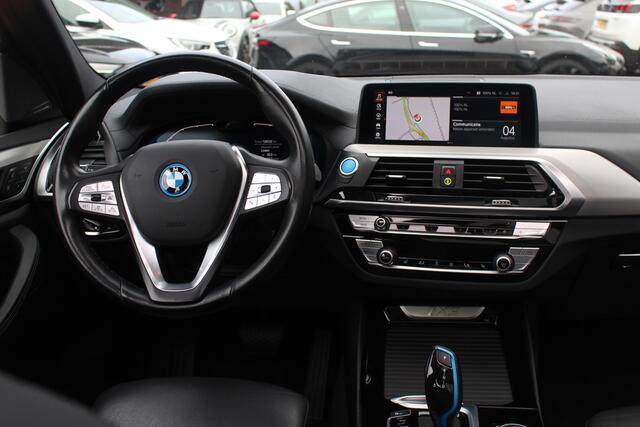 BMW X3 iX3 High Executive 80 kWh / SoH 94,9% / Trekhaak / Panoramadak / 360Camera / Head-up / 20'' / Leder / Harman Kardon / Navigatie / Memory seats / Dodehoek / DAB / Stoelverwarming / Cruise Control Adaptief