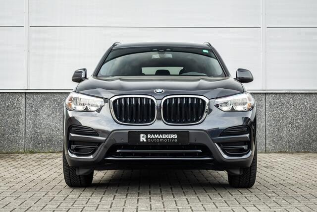 BMW X3 xDrive30e Stoelverwarming / LED / 18inch /