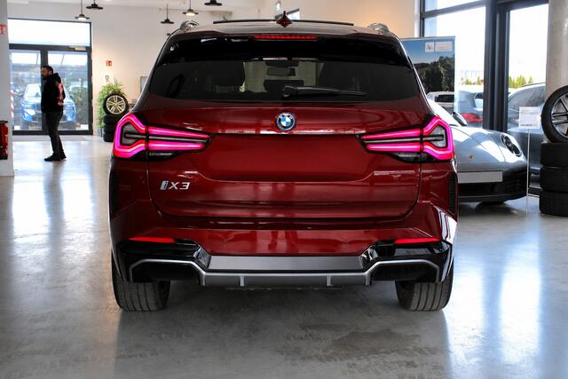 BMW X3 iX3 High Executive 80 kWh M Sport Panoramadak ACC Leder Keyless Entry Carplay Achteruitrijcamera BMW Live Dashboard Professional Stuurwielverwarming