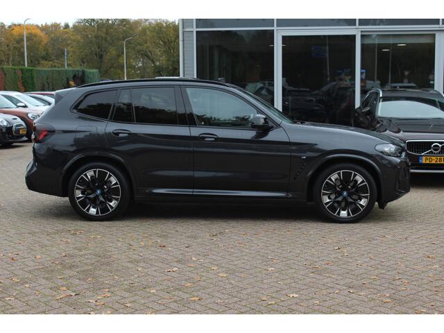 BMW X3 iX3 High Executive 80 kWh / SoH 92,3% / Trekhaak / Panoramadak / 360Camera / Head-up / 20'' / Leder / Harman Kardon / Sfeerverlichting / Dodehoek / DAB / Stuur+Stoelverwarming / ACC