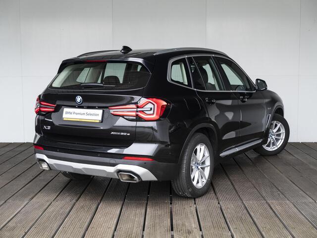 BMW X3 xDrive30e | High Executive | Achteruitrijcamera | Sportstoelen | Stoelverwarming | Laserlight | 18''