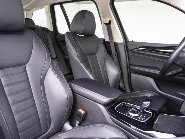 BMW X3 xDrive30e | High Executive | Achteruitrijcamera | Sportstoelen | Stoelverwarming | Laserlight | 18''