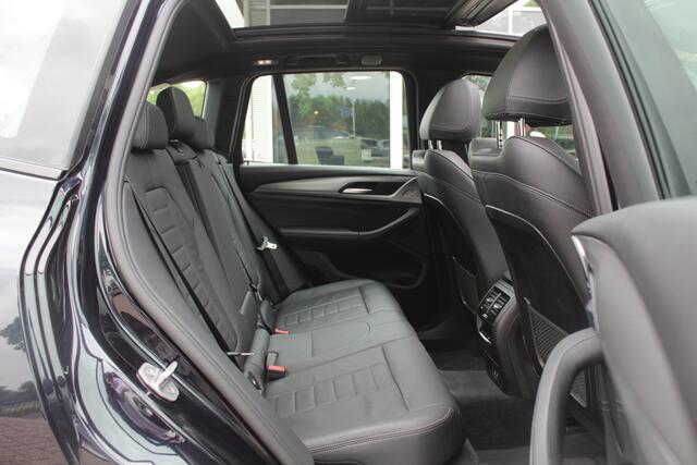 BMW X3 xDrive30e High Exe. M Sport / Panoramadak / Camera / Head-up / Leder / 20'' / DAB / CarPlay / Dodehoek / Cruise Control Adaptief