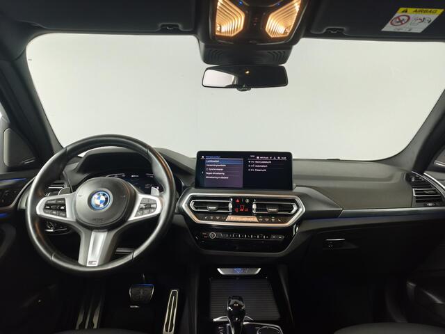 BMW X3 xDrive30e High Executive | M Sport | Panoramadak | Lichtmetalen velgen 20" | All season banden