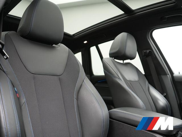 BMW X3 xDrive30e M Sport PHEV 293pk Dealer O.H. | Trekhaak Af Fabriek | Panodak | Head Up | 360 Camera | Adaptief Onderstel | Lederen Sportstoelen Memory & Verwarmd | Sfeerverlichting | Stuur Verwarmd | Keyless | Blis | Apple Carplay | Plug In Hybrid |