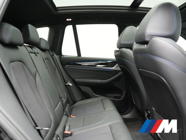 BMW X3 xDrive30e M Sport PHEV 293pk Dealer O.H. | Trekhaak Af Fabriek | Panodak | Head Up | 360 Camera | Adaptief Onderstel | Lederen Sportstoelen Memory & Verwarmd | Sfeerverlichting | Stuur Verwarmd | Keyless | Blis | Apple Carplay | Plug In Hybrid |