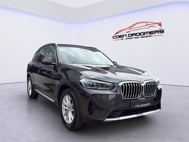 BMW X3 xDrive30e High Executive /Apple Carplay/BTW/Leder/Camera+PDC V+A/Head-up display/Stoelverwarming/Dode-hoek sensoren/3-Zone Climate/Cruise Control/ Elek. achterklep/Elek. trekhaak/(*MET GARANTIE)
