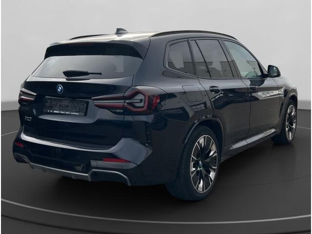 BMW X3 iX3 M-SPORT 80 kWh (210kW/286pk) ** LED, BRUIN LEDER, PANO, HuD, CARBON SCHWARZ, TREKH, 20-inch LMV ** 1e EIG - UNFALLFREI ** ** INFORMEER OOK NAAR ONZE AANTREKKELIJKE FINANCIAL-LEASE TARIEVEN **