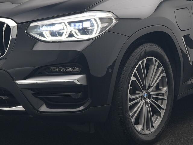 BMW X3 xDrive30e Luxury Line PHEV 293pk Dealer O.H. | Head Up | 360 Camera | Lederen Sportstoelen Ventilatie & Memory | Sfeerverlichting | Keyless | Blis | Stoelen &Stuur Verwarmd | Hifi Audio | Apple Carplay | Navigatie | DAB | Plug In Hybrid |