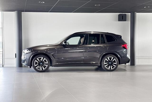 BMW X3 iX3 Executive 80 kWh | M Sport | Glazen Panoramadak | Stoelverwarming | Trekhaak |