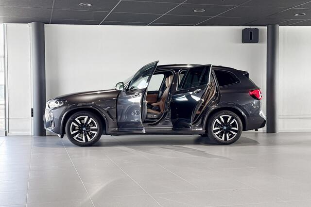BMW X3 iX3 Executive 80 kWh | M Sport | Glazen Panoramadak | Stoelverwarming | Trekhaak |
