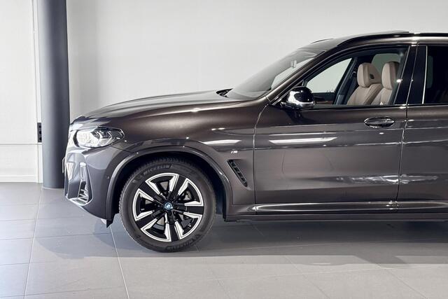 BMW X3 iX3 Executive 80 kWh | M Sport | Glazen Panoramadak | Stoelverwarming | Trekhaak |