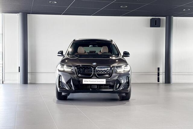 BMW X3 iX3 Executive 80 kWh | M Sport | Glazen Panoramadak | Stoelverwarming | Trekhaak |