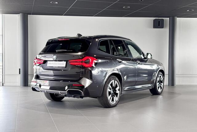 BMW X3 iX3 Executive 80 kWh | M Sport | Glazen Panoramadak | Stoelverwarming | Trekhaak |
