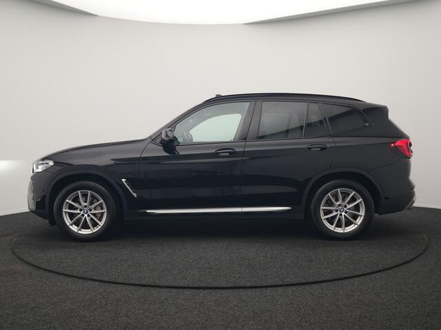 BMW X3 xDrive30e X Line FACELIFT PHEV 293pk Dealer O.H. | Trekhaak Af Fabriek | Panodak | Camera | Sfeerverlichting | Lederen Sportstoelen Verwarmd | Apple Carplay | Navigatie | DAB | Virtual | Cruise Control | Plug In Hybrid |