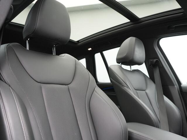 BMW X3 xDrive30e X Line FACELIFT PHEV 293pk Dealer O.H. | Trekhaak Af Fabriek | Panodak | Camera | Sfeerverlichting | Lederen Sportstoelen Verwarmd | Apple Carplay | Navigatie | DAB | Virtual | Cruise Control | Plug In Hybrid |