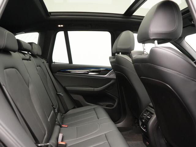 BMW X3 xDrive30e X Line FACELIFT PHEV 293pk Dealer O.H. | Trekhaak Af Fabriek | Panodak | Camera | Sfeerverlichting | Lederen Sportstoelen Verwarmd | Apple Carplay | Navigatie | DAB | Virtual | Cruise Control | Plug In Hybrid |