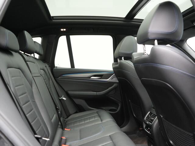 BMW X3 iX3 M Sport 80 kWh 286pk Dealer O.H. | Trekhaak Af Fabriek | Panodak | Head Up | Adaptive Cruise | 360 Camera | Harman / Kardon | Lederen Sportstoelen Memory & Verwarmd | Laser LED | Stuur Verwarmd | Keyless | Blis | Sfeerverlichting | 20"L.M |