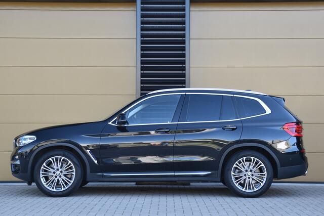 BMW X3 xDrive20i High Executive * Sportstoelen * Stuurverwarming * Trekhaak * Privacy glass *