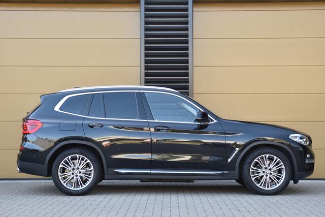 BMW X3 xDrive20i High Executive * Sportstoelen * Stuurverwarming * Trekhaak * Privacy glass *