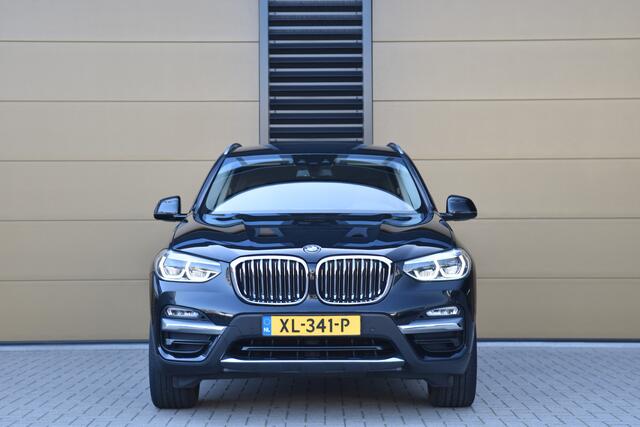 BMW X3 xDrive20i High Executive * Sportstoelen * Stuurverwarming * Trekhaak * Privacy glass *