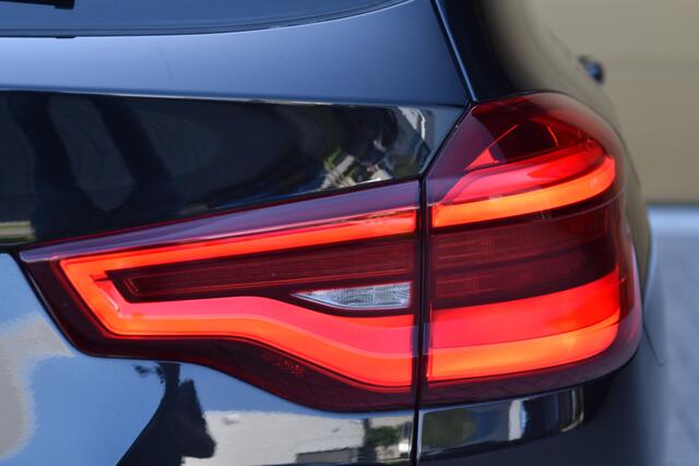 BMW X3 xDrive20i High Executive * Sportstoelen * Stuurverwarming * Trekhaak * Privacy glass *