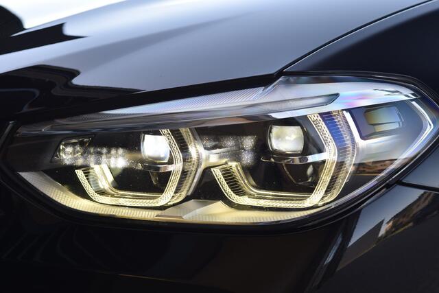 BMW X3 xDrive20i High Executive * Sportstoelen * Stuurverwarming * Trekhaak * Privacy glass *