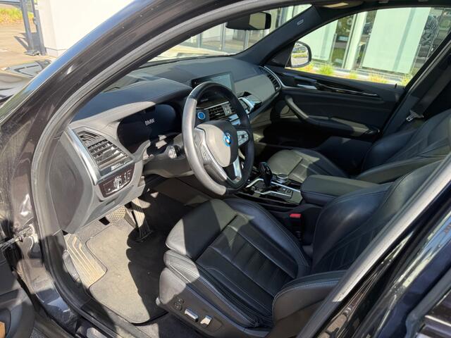 BMW X3 iX3 High Executive 80 kWh | Panoramadak | Harman Kardon | Stoelverwarming | Adaptive Cruise Control | Head-Up Display | Memory Seat | 360 Camera | Ambiance Verlichting | Adaptief Onderstel | Adaptive LED | Trekhaak |