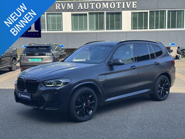 BMW X3 xDrive30e HIGH EXECUTIVE M SPORT | M-TECHNIC SPORTSTOELEN + MEMORY + LEER | ELEKTR. TREKHAAK | 360 CAMERA | HEAD-UP DISPLAY | 20 INCH | AMBI LIGHT | AERODYNAMICA-PAKKET | STOEL- + STUURVERWARMING | DEALER ONDERHOUDEN