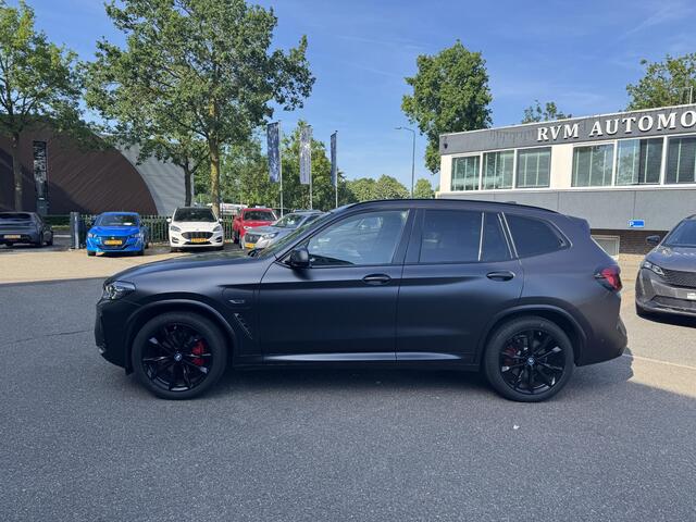 BMW X3 xDrive30e HIGH EXECUTIVE M SPORT | M-TECHNIC SPORTSTOELEN + MEMORY + LEER | ELEKTR. TREKHAAK | 360 CAMERA | HEAD-UP DISPLAY | 20 INCH | AMBI LIGHT | AERODYNAMICA-PAKKET | STOEL- + STUURVERWARMING | DEALER ONDERHOUDEN