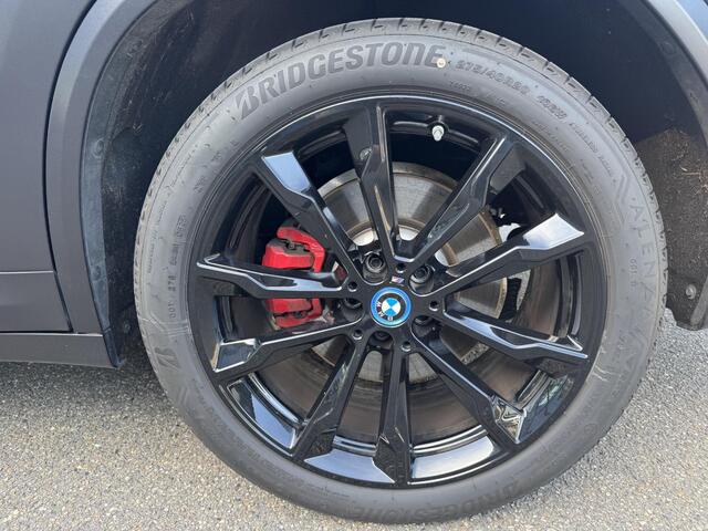 BMW X3 xDrive30e HIGH EXECUTIVE M SPORT | M-TECHNIC SPORTSTOELEN + MEMORY + LEER | ELEKTR. TREKHAAK | 360 CAMERA | HEAD-UP DISPLAY | 20 INCH | AMBI LIGHT | AERODYNAMICA-PAKKET | STOEL- + STUURVERWARMING | DEALER ONDERHOUDEN