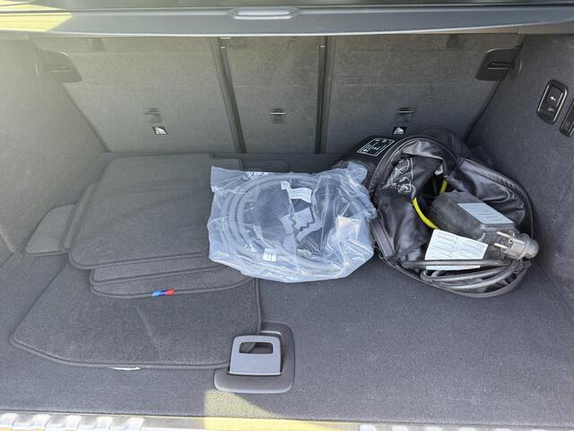 BMW X3 xDrive30e HIGH EXECUTIVE M SPORT | M-TECHNIC SPORTSTOELEN + MEMORY + LEER | ELEKTR. TREKHAAK | 360 CAMERA | HEAD-UP DISPLAY | 20 INCH | AMBI LIGHT | AERODYNAMICA-PAKKET | STOEL- + STUURVERWARMING | DEALER ONDERHOUDEN