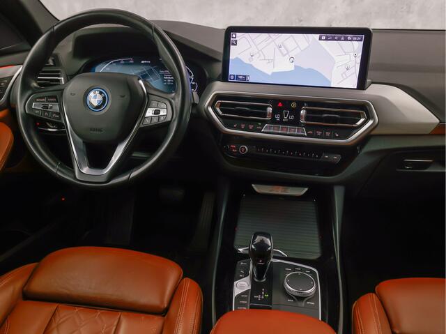 BMW X3 xDrive30e Sport 293Pk Automaat (APPLE CARPLAY, GROOT NAVI, MEMORY SEATS, LASER KOPLAMPEN, BRUIN LEDER, STOELVERWARMING, SFEERVERLICHTING, ZWART HEMEL, ELEK ACHTERKLEP, NIEUWSTAAT)