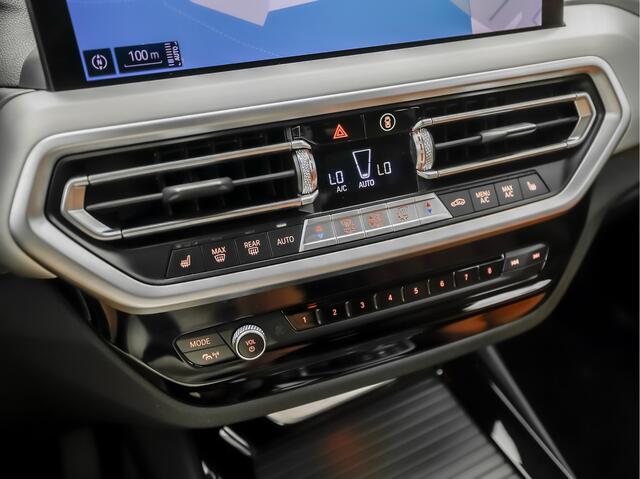 BMW X3 xDrive30e Sport 293Pk Automaat (APPLE CARPLAY, GROOT NAVI, MEMORY SEATS, LASER KOPLAMPEN, BRUIN LEDER, STOELVERWARMING, SFEERVERLICHTING, ZWART HEMEL, ELEK ACHTERKLEP, NIEUWSTAAT)