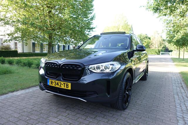 BMW X3 iX3 High Executive 80 kWh | Trekhaak | Autopilot | ACC | Pano | Camera | CarPlay |