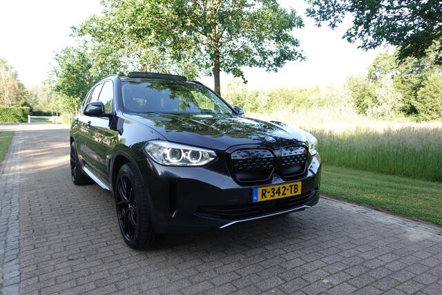 BMW X3 iX3 High Executive 80 kWh | Trekhaak | Autopilot | ACC | Pano | Camera | CarPlay |