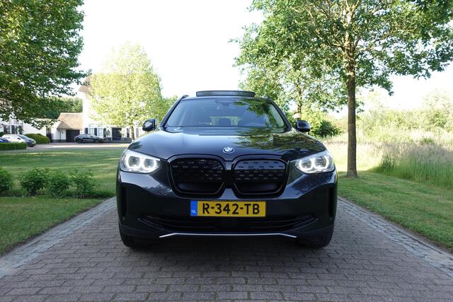 BMW X3 iX3 High Executive 80 kWh | Trekhaak | Autopilot | ACC | Pano | Camera | CarPlay |