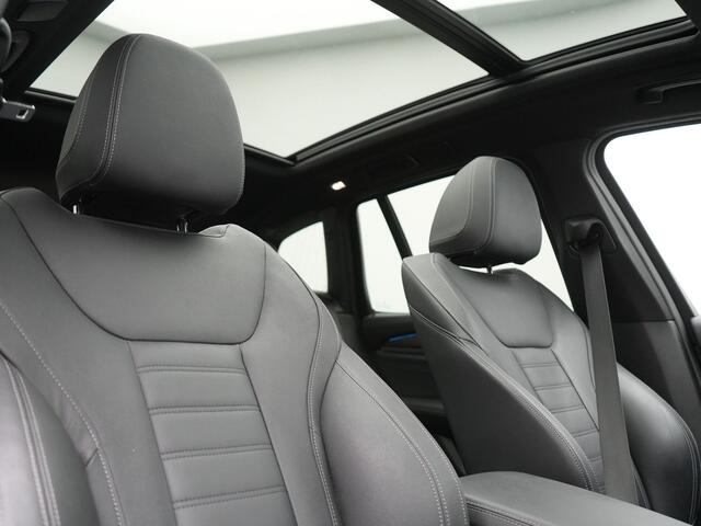BMW X3 xDrive30e M Sport PHEV 293pk Dealer O.H. | Trekhaak Af Fabriek | Panodak | Head Up | Adaptive Cruise | 360 Camera | Harman / Kardon | Adaptief Onderstel | Lederen Sportstoelen Memory & Verwarmd | Keyless | Blis | Sfeerverlichting | Plug In Hybrid |