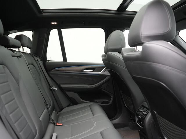 BMW X3 xDrive30e M Sport PHEV 293pk Dealer O.H. | Trekhaak Af Fabriek | Panodak | Head Up | Adaptive Cruise | 360 Camera | Harman / Kardon | Adaptief Onderstel | Lederen Sportstoelen Memory & Verwarmd | Keyless | Blis | Sfeerverlichting | Plug In Hybrid |
