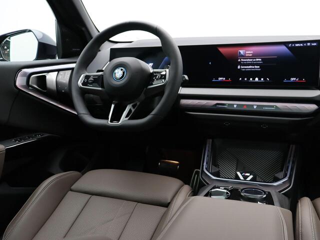 BMW X3 30e xDrive M Sportpakket Pro | Professional Pack | Comfort Pack | Premium Pack | Trekhaak | Panoramadak | Driving Assistant Professional | Harman Kardon | 21''