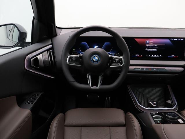 BMW X3 30e xDrive M Sportpakket Pro | Professional Pack | Comfort Pack | Premium Pack | Trekhaak | Panoramadak | Driving Assistant Professional | Harman Kardon | 21''