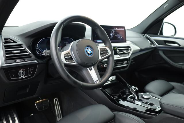 BMW X3 xDrive30e M-Sport | Rijklaar | Elek. Trekhaak | S/K-Dak | Shadowline | Leder | HUD | Stuur-Stoelverw. | Dig. Cockpit | Dodehoek | Camera+PDC | Cruise | Laser-Led | Elek. Klep (fysieke check) V