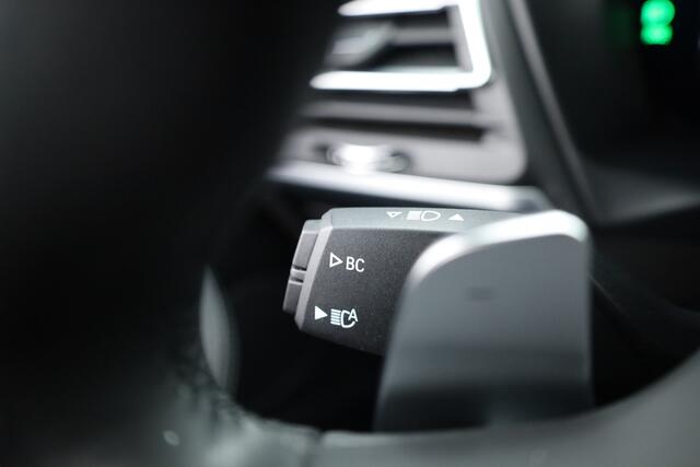 BMW X3 xDrive30e M-Sport | Rijklaar | Elek. Trekhaak | S/K-Dak | Shadowline | Leder | HUD | Stuur-Stoelverw. | Dig. Cockpit | Dodehoek | Camera+PDC | Cruise | Laser-Led | Elek. Klep (fysieke check) V
