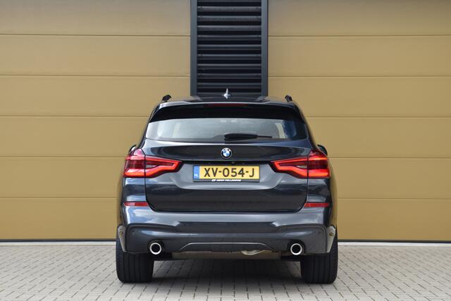 BMW X3 xDrive20i High Executive * M-Sportpakket * Trekhaak * Panoramadak * Head-up * Sfeerverlichting *