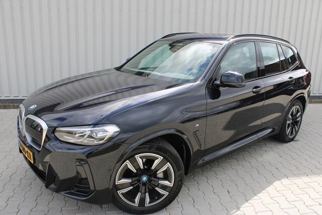 BMW X3 iX3 Executive 80 kWh met Pano | Incl. 12 maanden garantie | SOH 100% | Adaptieve cruise | Elektrische stoelen met geheugen | Stoelverwarming | Navigatie | Rijstrook sensor | Schuif/Kantel dak | Apple Carplay/ Android Auto | Parkeersensoren | Parkeer camer